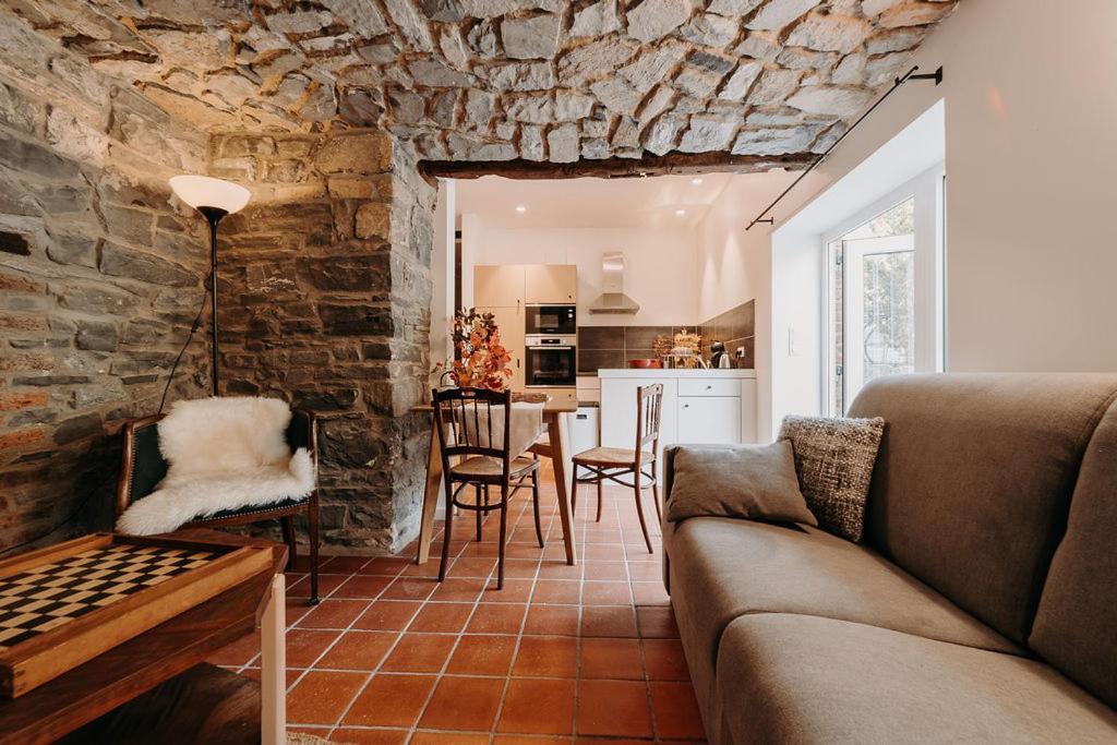 Tiny Stone Apartment Maredret Exterior photo